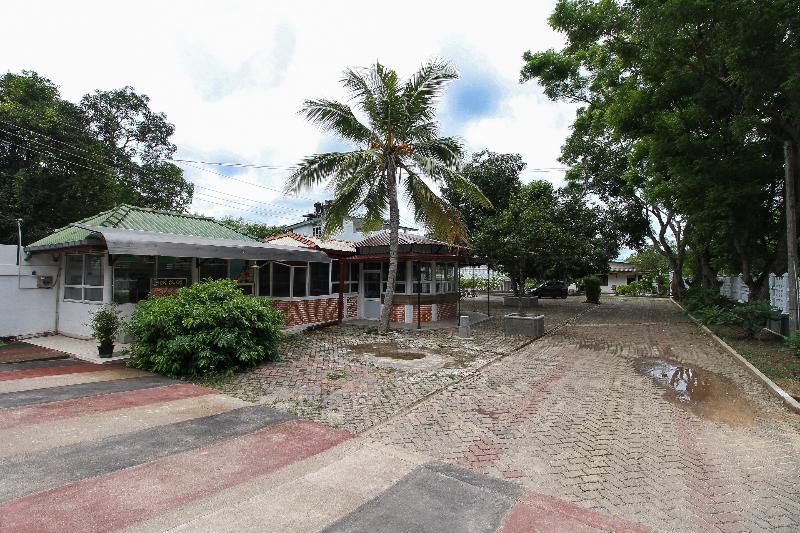 Oyo 347 Hotel Empryean Katunayaka Exterior foto