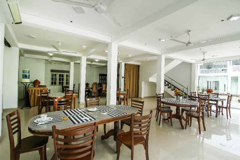 Oyo 347 Hotel Empryean Katunayaka Exterior foto